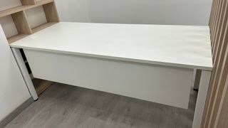 Mesa de oficina blanca+celosía decorativa opcional