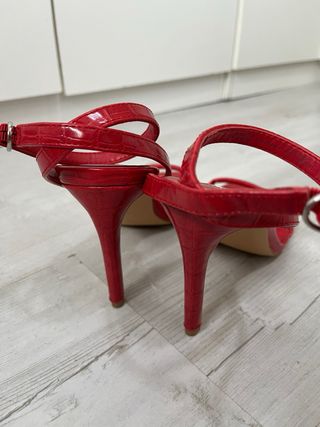 Sandalias Mango tacón rojo cocodrilo
