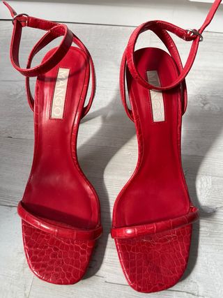 Sandalias Mango tacón rojo cocodrilo