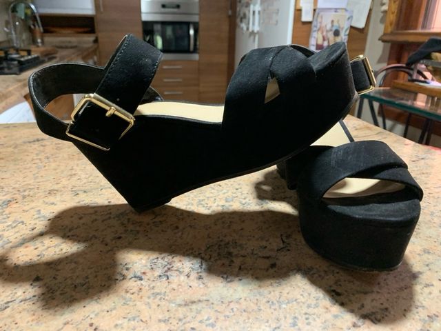 Sandalias de cuña negras