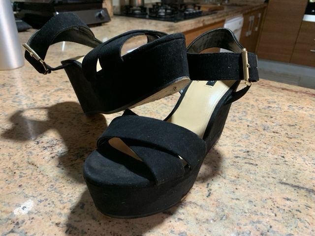 Sandalias de cuña negras