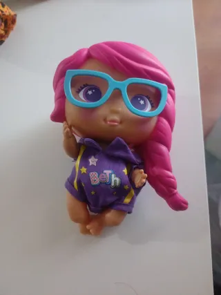 Muñeca Beth con Pijama y Gafas bellies