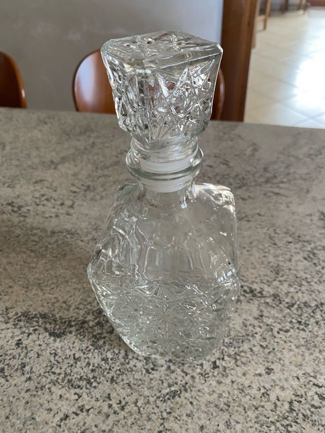 Bottiglia liquore in vetro trasparente