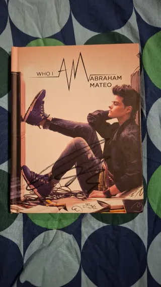 Libro Who I am Abraham Mateo