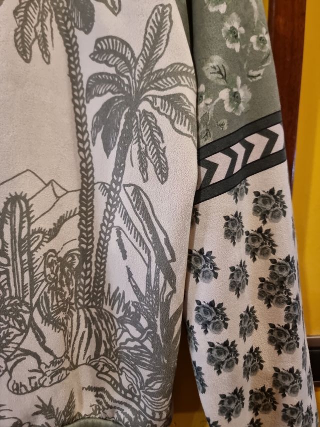 Bomber verde y blanco estampado