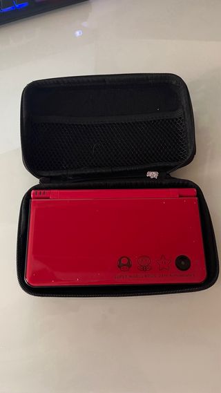 Nintendo 3DS Roja con funda 
