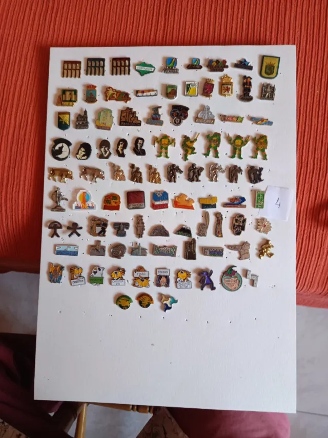 Lote 90 pines coleccionables