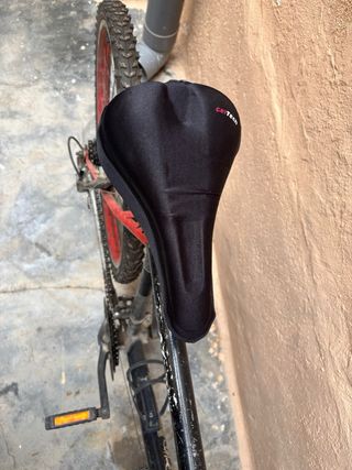 Bicicleta de Montaña Negra y Roja