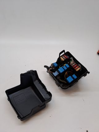 CAJA RELES / FUSIBLES DACIA DOKKER