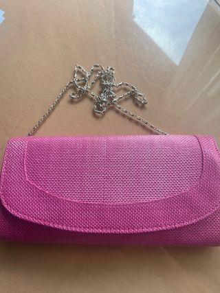 Bolso de mano rosa tejido, con cadena