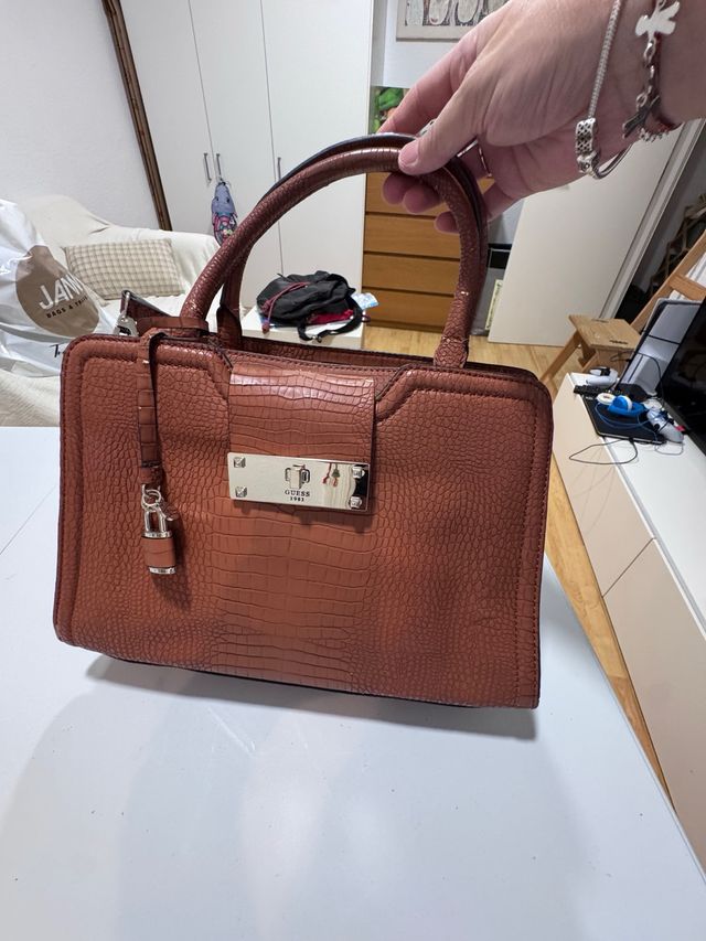 Bolso Guess Naranja y Dorado