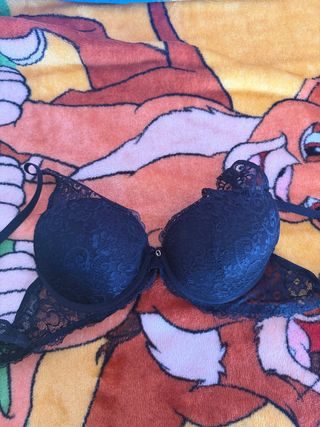 Sujetador de encaje negro para mujer