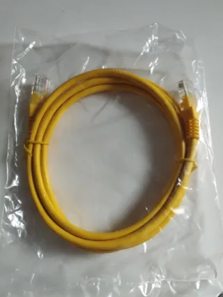 Cable de red Ethernet amarillo