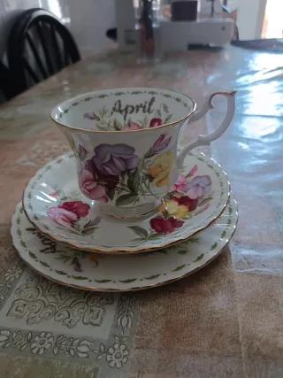 Tazza Royal Albert April con piattino