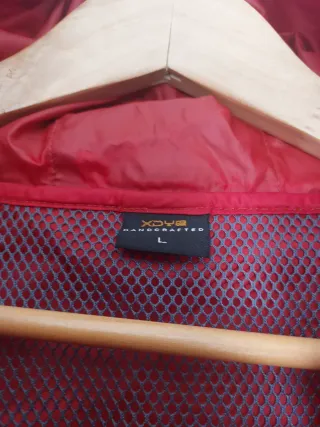 Cortavientos impermeable rojo