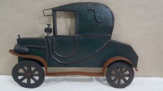 Auto d'epoca in latta