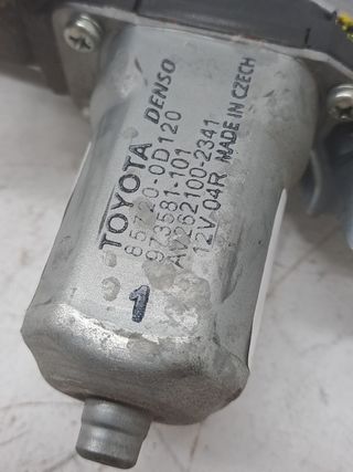 ELEVALUNAS TRASERO DERECHO TOYOTA YARIS (7)