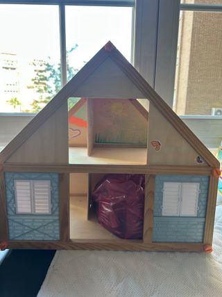Casa de muñecas de madera