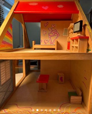 Casa de muñecas de madera
