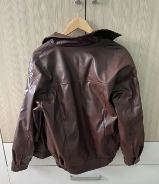 Chaqueta efecto piel marrón