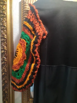 Chaqueta Vintage Negra con Mangas Multicolor