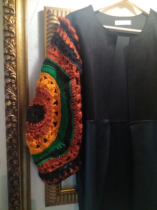 Chaqueta Vintage Negra con Mangas Multicolor