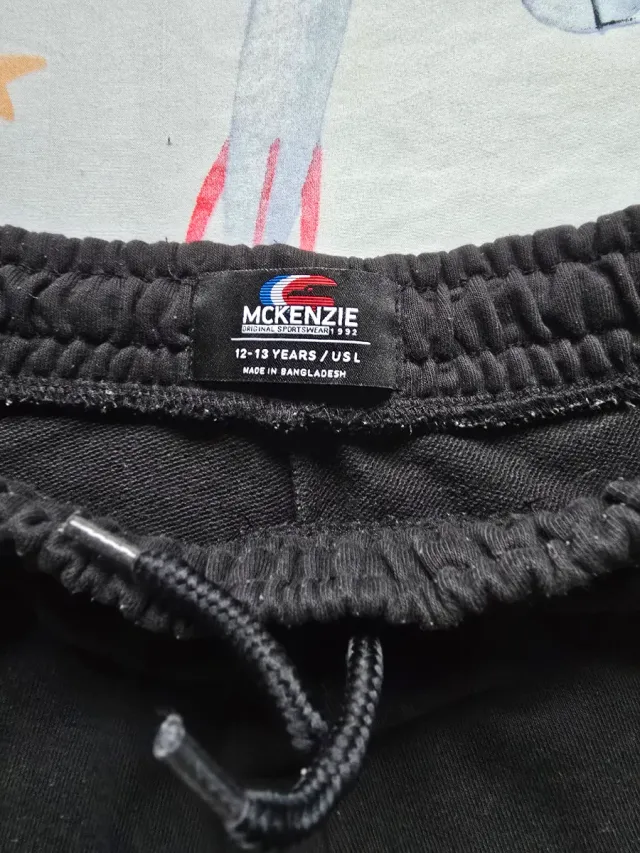 Pantalones cortos niño McKenzie negros