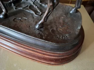 Bronce antiguo firmado