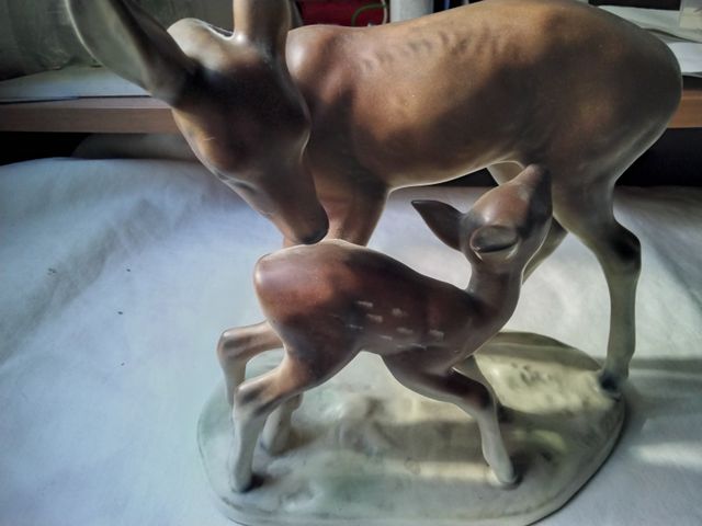 Figura de ciervos de cerámica