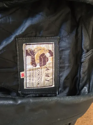 Cazadora de cuero negra