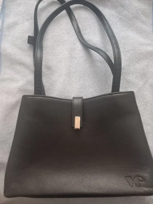 Bolso de piel negro