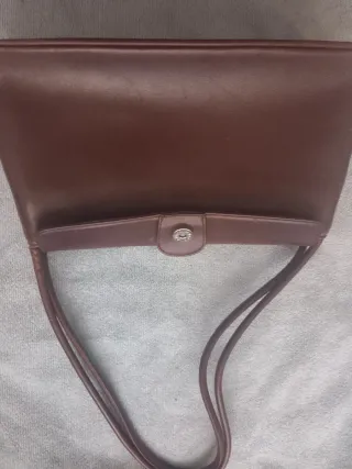 Bolso de piel marrón