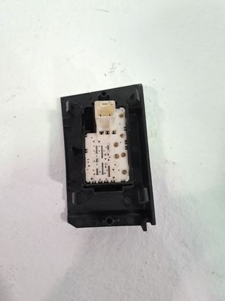 MANDO ELEVALUNAS TRASERO DERECHO TOYOTA AURIS