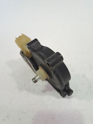 MOTOR ELEVALUNAS TRASERO DERECHO FORD KUGA (2)