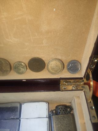 4 orologi da tasca e 5 accendini e circa 10 monete