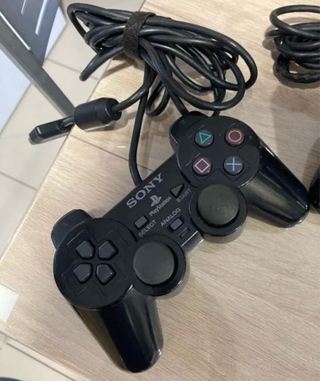 Pack Playstation 2 de Sony con juegos y mandos.