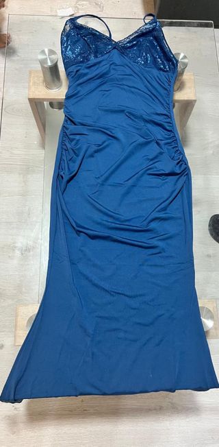Vestido largo azul con lentejuelas
