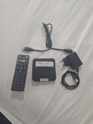 Android TV Box con Mando y Cargador