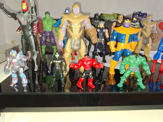 Conjunto Figuras Superhéroes Marvel y DC