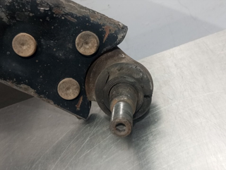 BRAZO SUSPENSION INFERIOR DELANTERO DERECHO FORD