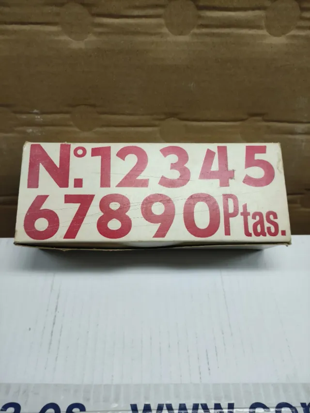 Imprentilla antigua de madera con letras de goma