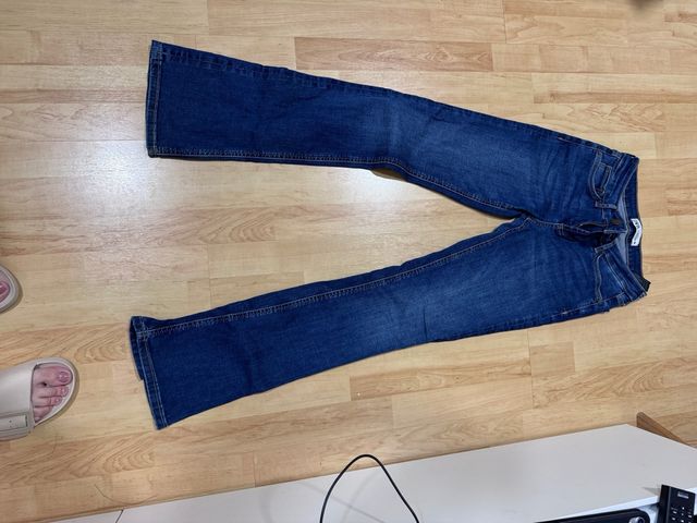 Vaqueros Zara acampanados, equivale a una 36 diria