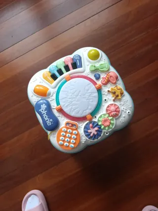 Mesa de actividades para bebé
