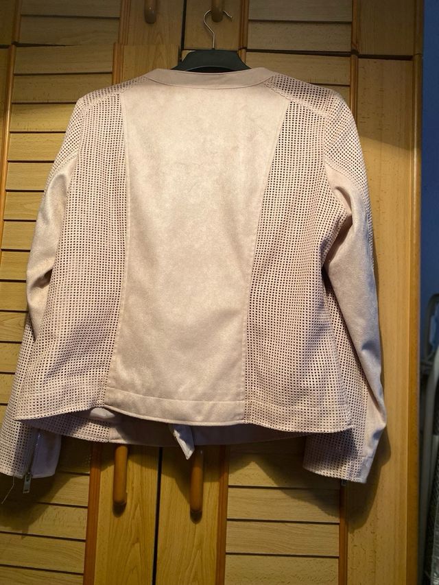 Cazadora antelina rosa