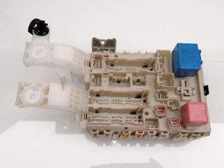 CAJA RELES / FUSIBLES TOYOTA YARIS (2)