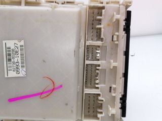 CAJA RELES / FUSIBLES TOYOTA YARIS (2)