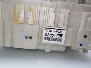 CAJA RELES / FUSIBLES TOYOTA YARIS (2)