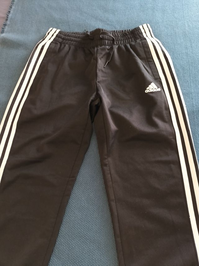 Pantalón Adidas Negro con Rayas Blancas