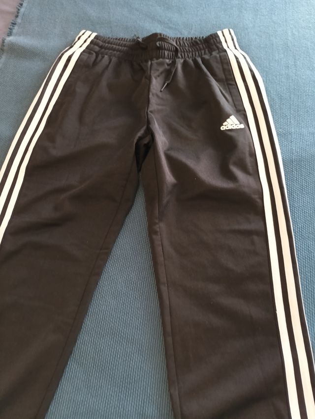 Pantalón Adidas Negro con Rayas Blancas