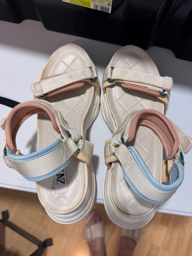Chanclas Zara plataforma beige, azul, rosa
